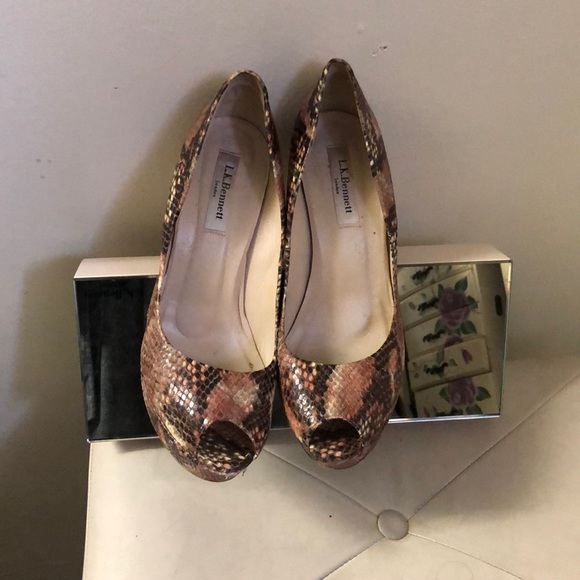2 pairs Lk Bennett pumps 39&39.9 - Picture 3 of 15